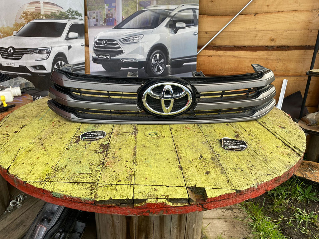Mascarilla toyota hilux