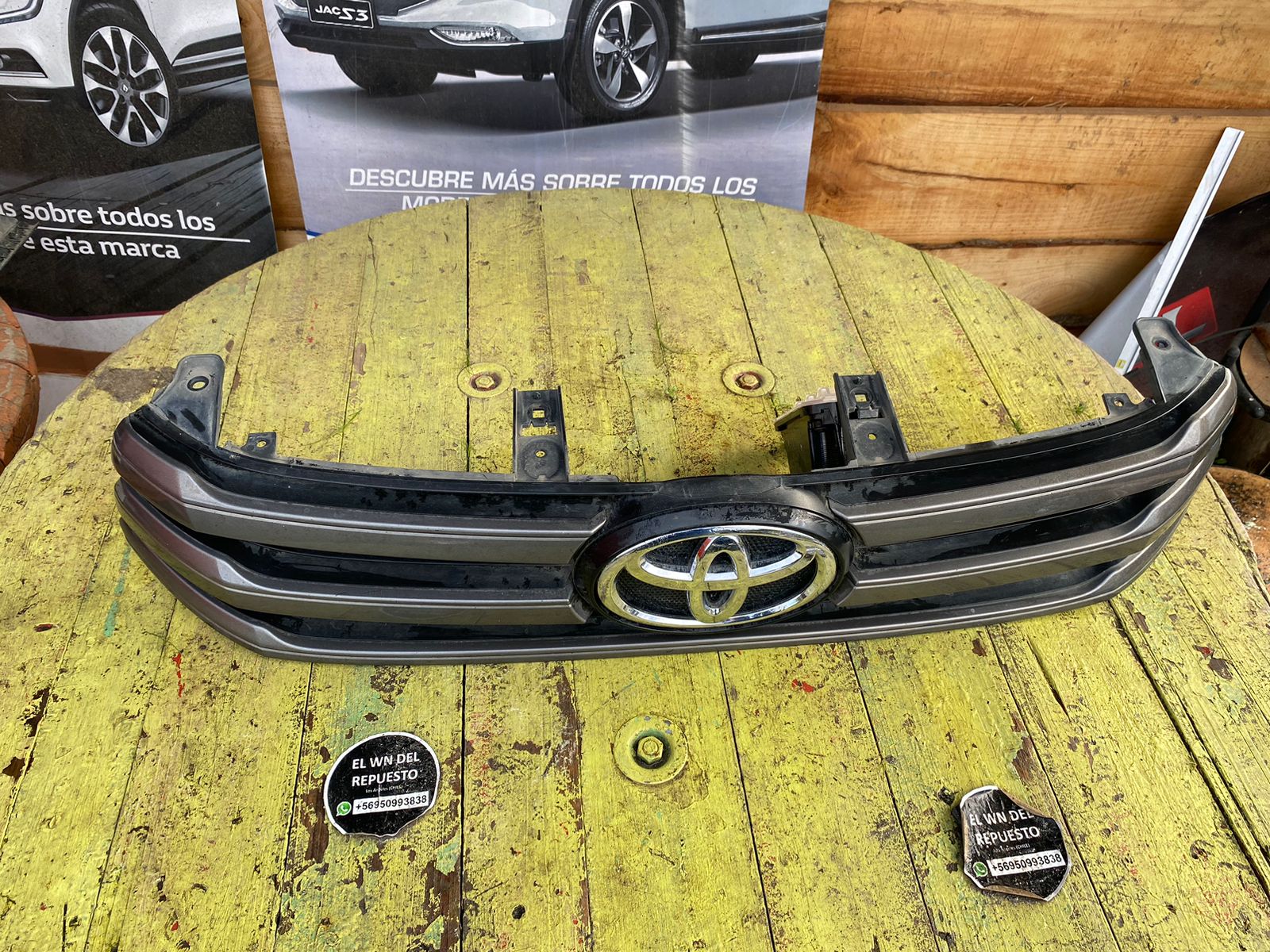 Mascarilla toyota hilux